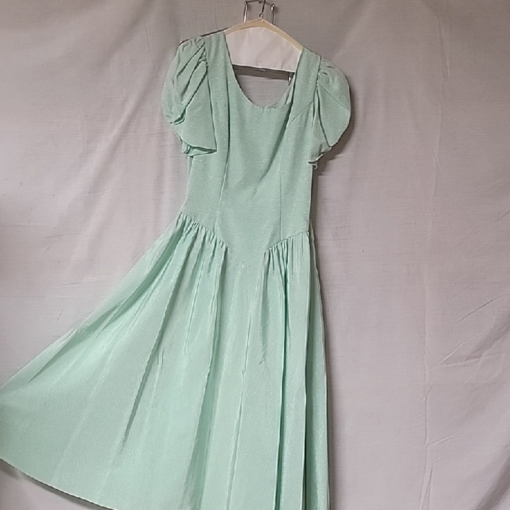Elegant Vintage Celery Green Tea Length Formal